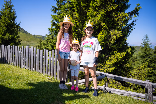 Lilly, Ida, Martha aus Schwaz beim Start der Kugelbahn