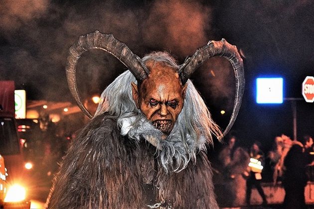 Wahrlich finstere Gesellen sind die "Weidatuifl Lechaschau" im Außerfern. Danke an Marina Kieltrunk für das Foto!