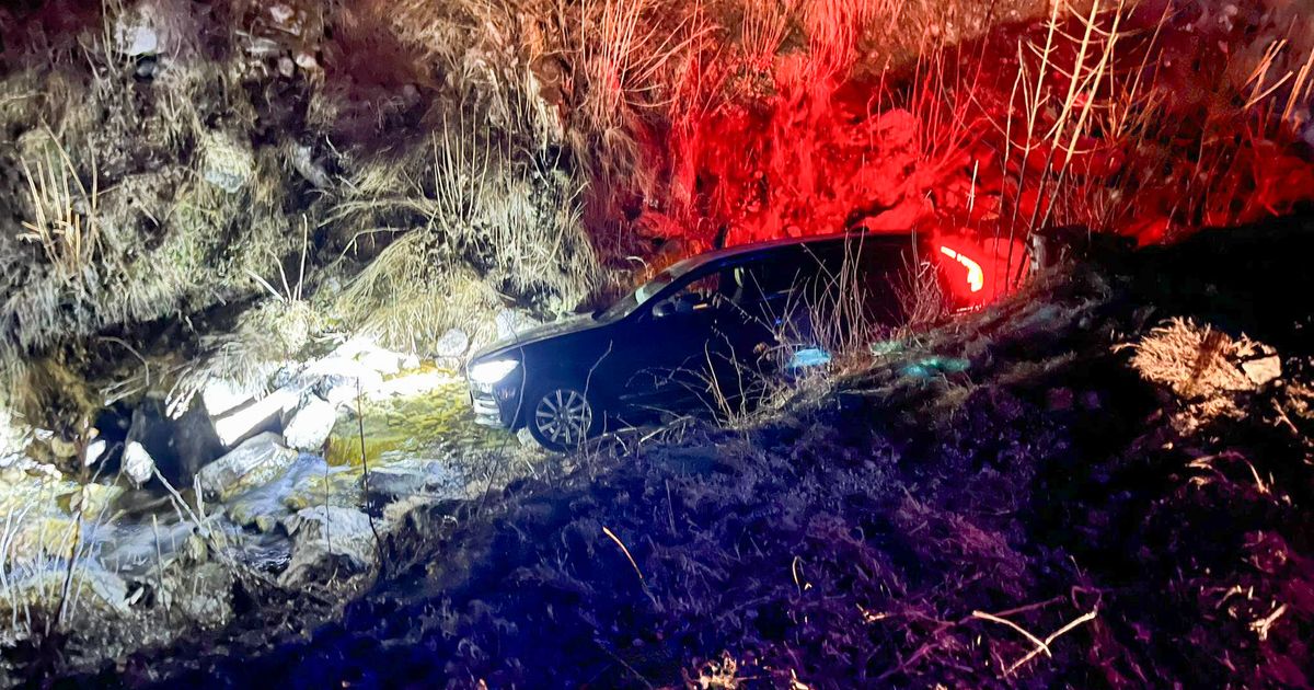 Auto-landete-in-Gm-nder-Bach-Eine-Person-bei-Unfall-in-Gerlos-verletzt