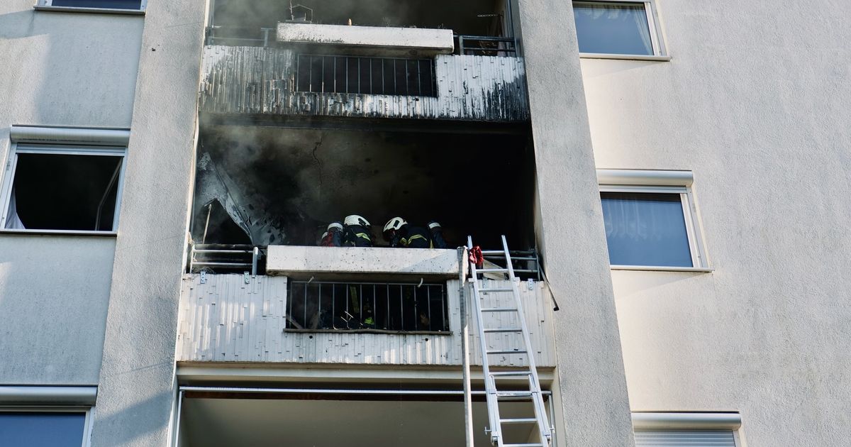 Balkonbrand-in-W-rgl-Wohnungen-evakuiert-zwei-Katzen-gerettet