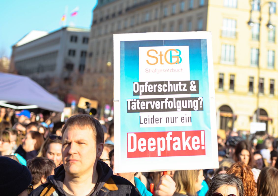 SPÖ-Ministerinnen fordern schärfere Gesetze gegen Deepfakes und digitale Gewalt