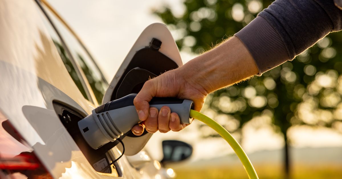 Teuer-gef-hrlich-unpraktisch-Zehn-Mythen-ber-E-Autos-im-Faktencheck