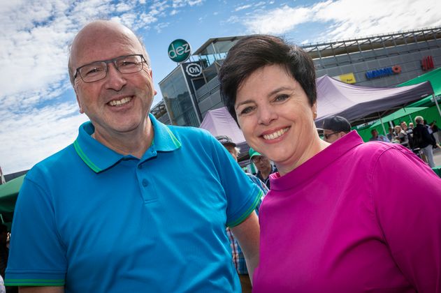 IKB-Vorstandsvorsitzender Helmuth Müller und die Geschäftsführerin des Tourismusverbandes, Karin Seiler-Lall.