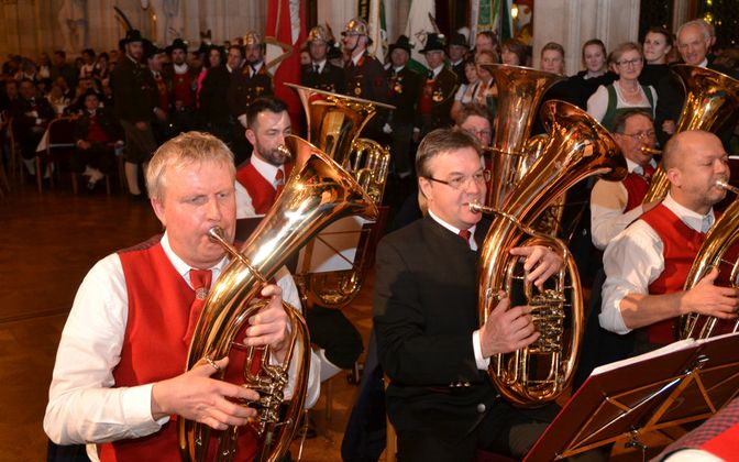 Landeshauptmann Günther Platter verstärkte die Musikkapelle.