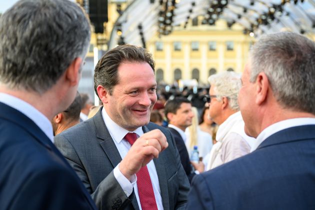 Auch Landwirtschaftsminister Norbert Totschnig (ÖVP) wird den Sommer mit seinen Kindern am elterlichen Hof in Osttirol verbringen und u.a. Ausflüge in die Berge unternehmen.