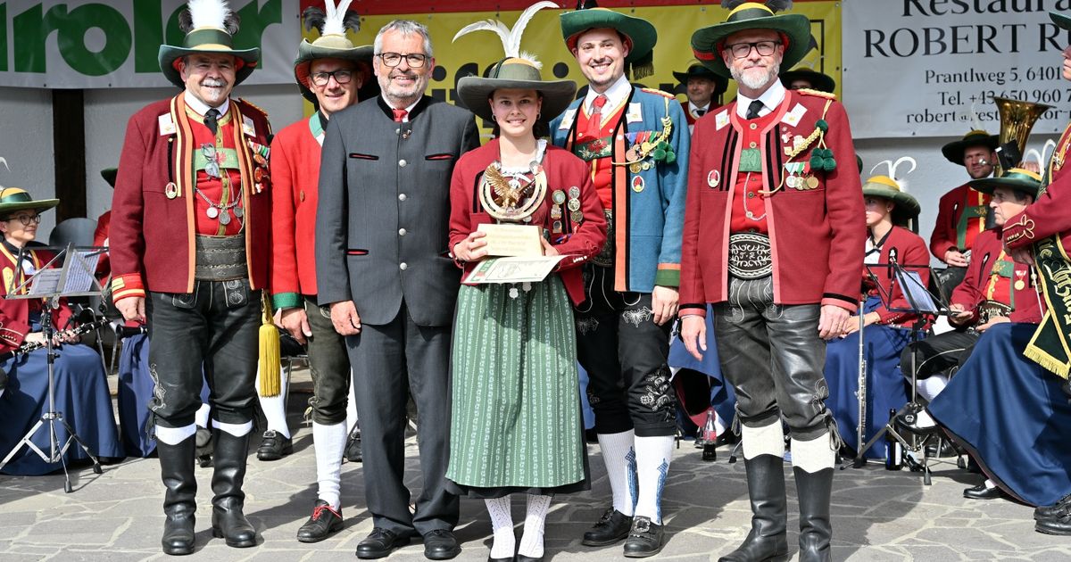 Packender-Wettkampf-Junge-Tiroler-Sch-tzen-und-Marketenderinnen-waren-treffsicher