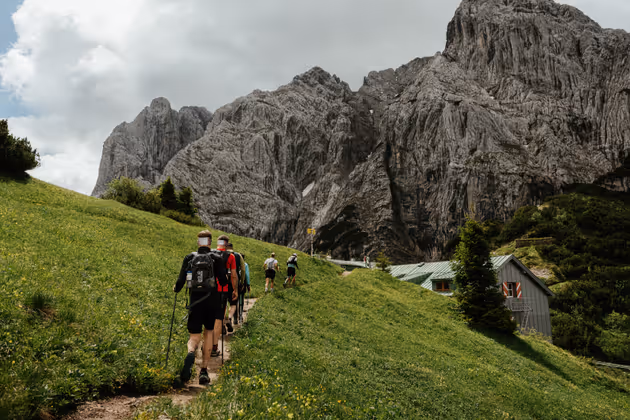 Wandern vor traumhafter Naturkulisse. 