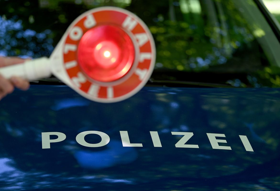 Rund 80 km/h zu schnell: Polizei beschlagnahmte zwei Autos in Kössen