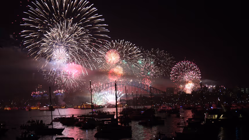 Koffer, Karten und Konfetti: Wie andere Länder Silvester feiern