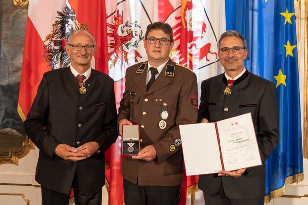 Die Lebensrettungsmedaille erhielt unter anderem Sebastian Saxer aus Mieders (Bezirk Innsbruck-Land) für die Rettung eines Mannes vor einer herannahenden Mure.