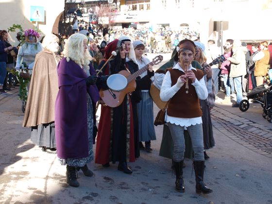 Weiberfasnacht in Imst.