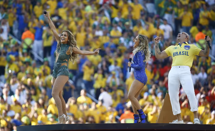 Mit einer fulminanten Show wurde die Fußball-Weltmeisterschaft 2014 am 12. Juni in Sao Paulo eröffnet. Das Pop-Trio Pitbull, Jennifer Lopez und Claudia Leitte sorgte mit dem offiziellen WM-Song We Are One für das Highlight.