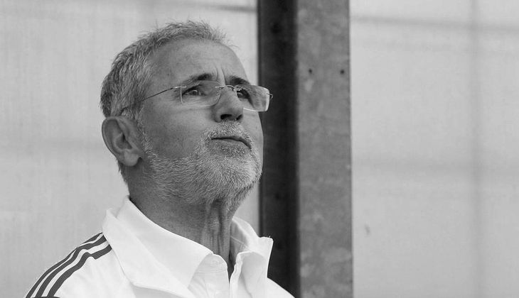 15. August: GERD MÜLLER (✞ 75) | Der ehemalige deutsche Weltklasse-Torjäger bleibt Fußballfans als „Bomber der Nation" in Erinnerung. Müller kam im 1964 zum FC Bayern und und schoss in 427 Bundesligaspielen 365 Tore. Mit der Nationalelf wurde er 1972 Europameister und 1974 Weltmeister, wobei er das Siegtor im Finale in München gegen die Niederlande erzielte. Nach seiner aktiven Zeit war er lange Nachwuchs-Trainer seines Vereins.