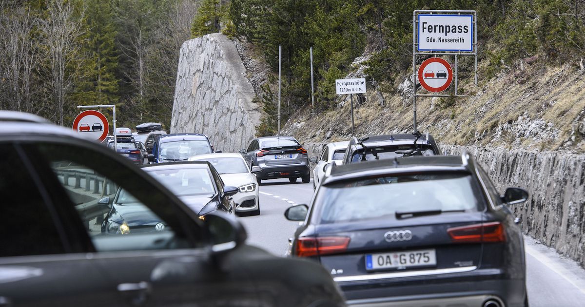 Nach-Unfall-beim-berholen-Fernpass-im-Fr-hverkehr-eine-Stunde-lang-gesperrt
