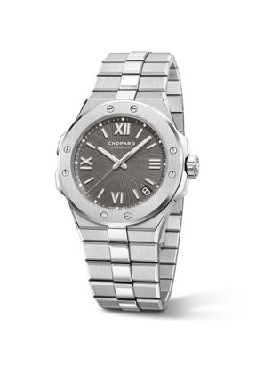 Kraft trifft Klasse: Dwayne Johnson setzte bei den 82. Filmfestspielen von Venedig auf die sportlich-edle Alpine Eagle von Chopard.