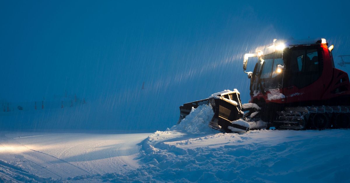 Mit-Gesicht-gegen-Stahlseil-von-Pistenraupe-geprallt-Skifahrerin-bei-Unfall-in-S-lden-verletzt