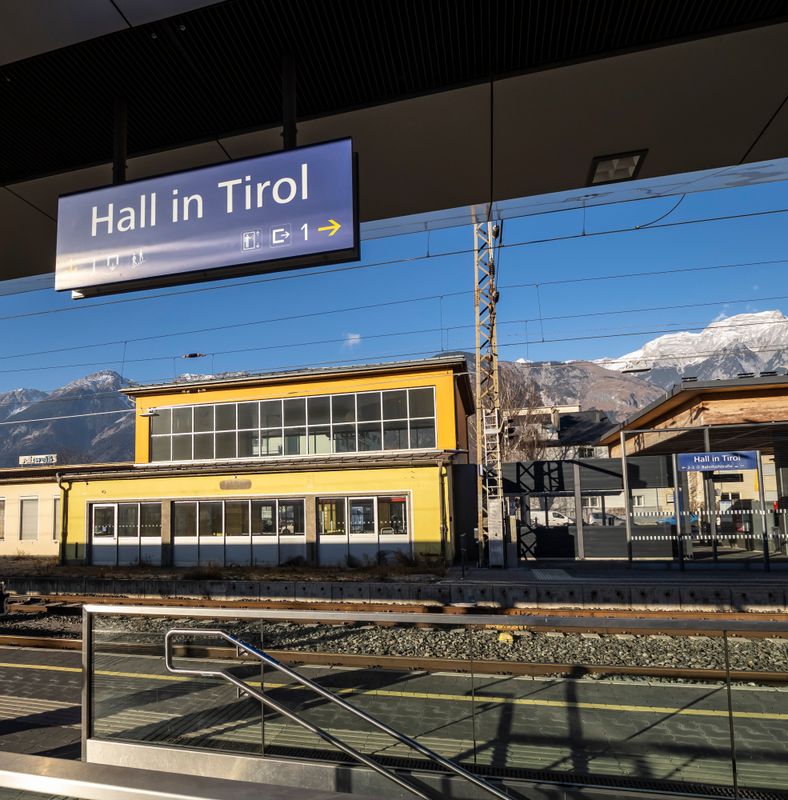 Zugstrecke bei Hall unterbrochen, Ersatzverkehr über Busse eingerichtet