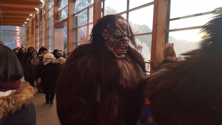 Krampusse beim Interspar in Nußdorf-Debant.