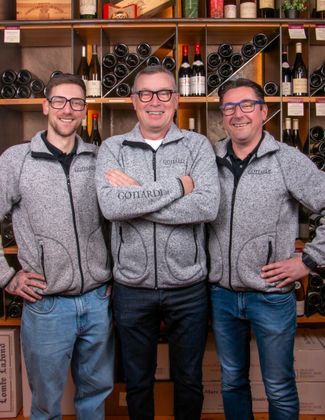 Pierre Grosser, Peter Hoyer und Jürgen Wieländer (von links) beraten Sie mit Fachwissen und finden die perfekten Weine für Ihren Geschmack und jede Gelegenheit.
