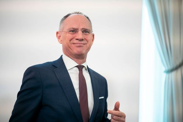 Innenminister Gerhard Karner (ÖVP) wird einige Tage in der Schweiz verbringen „und den einen oder anderen Tag zu Hause“. 