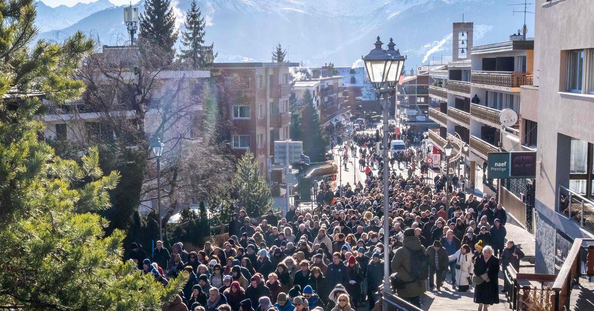Tausende-bei-Trauermarsch-in-Crans-Montana-f-r-die-Opfer-des-Bar-Infernos