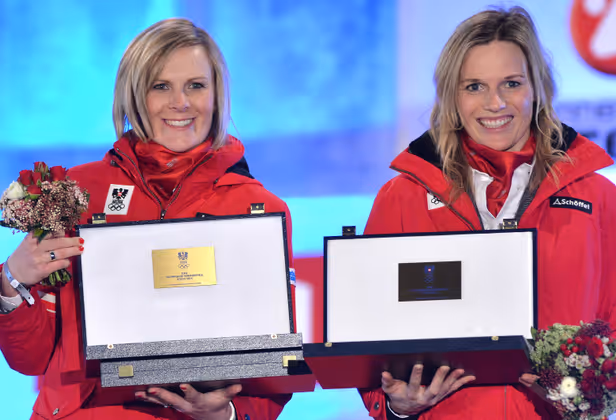 Die Medaillensammlerin Niki Hosp (Silber und Bronze) und Marlies Schild (Silber im Slalom) strahlten um die Wette.