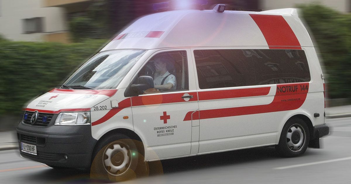 Frontal-mit-Bus-kollidiert-36-j-hriger-Autofahrer-bei-Unfall-in-Stans-verletzt