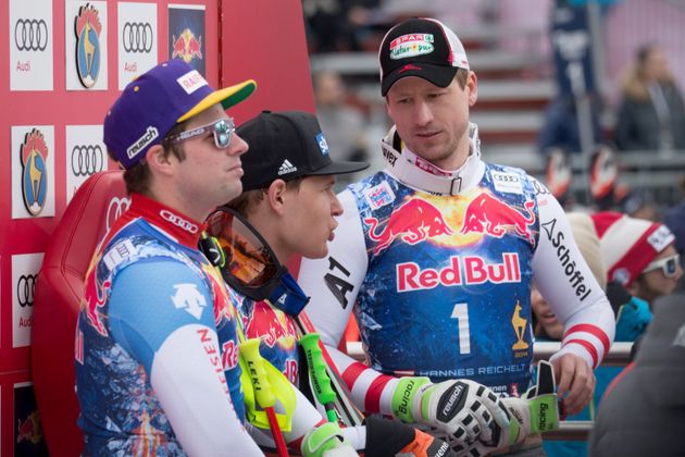 Diskussionsbedarf bei den Top drei: Beat Feuz, Thomas Dreßen und Hannes Reichelt (v.l.).