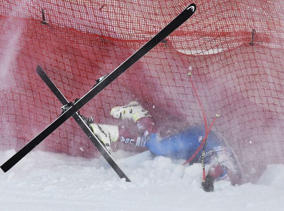 US-Boy Jared Goldberg landete unsanft im Fangzaun, kam aber mit leichten Blessuren davon.