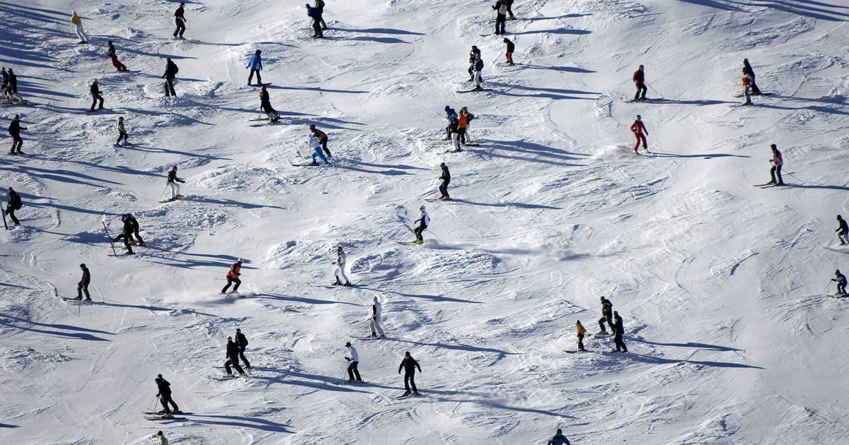 Schweizer nach schwerem Skiunfall in Scheffau in Klinik notoperiert | Tiroler Tageszeitung – Aktuelle Nachrichten auf tt . com
