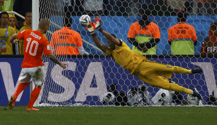 Sergio Romero avancierte für Argentinien im Halbfinale zum Matchwinner. Der Keeper parierte im Elfmeterschießen die Versuche von Ron Vlaar und Wesley Sneijder und stellte so selbst Superstar Lionel Messi in den Schatten.