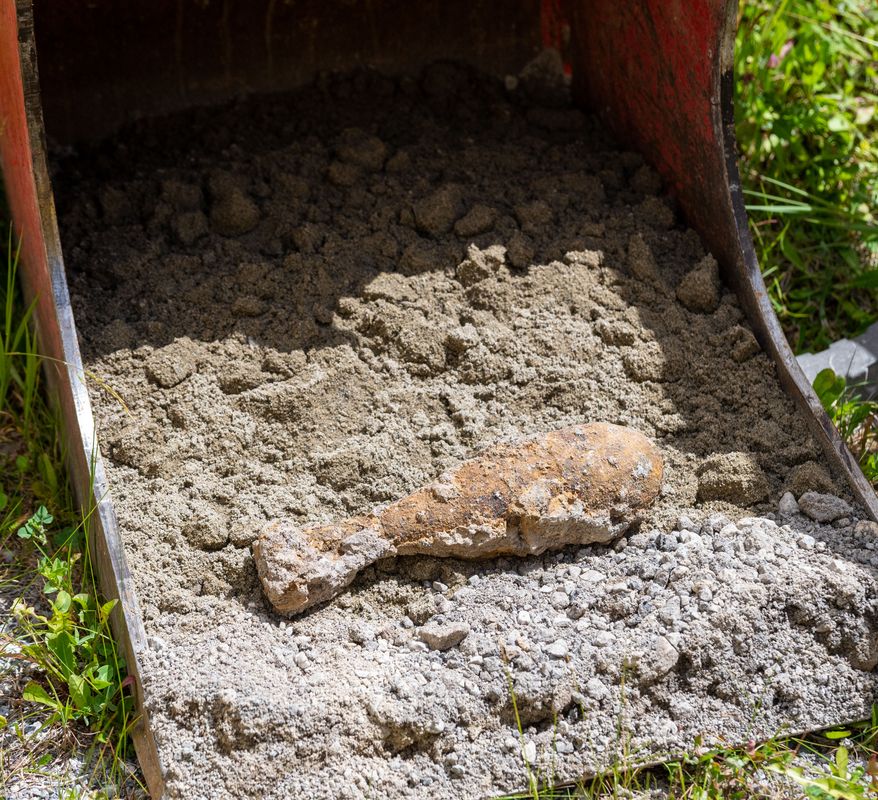 Mit Bagger ausgegraben: Mörsergranate sorgte für Aufregung auf Zirler Baustelle