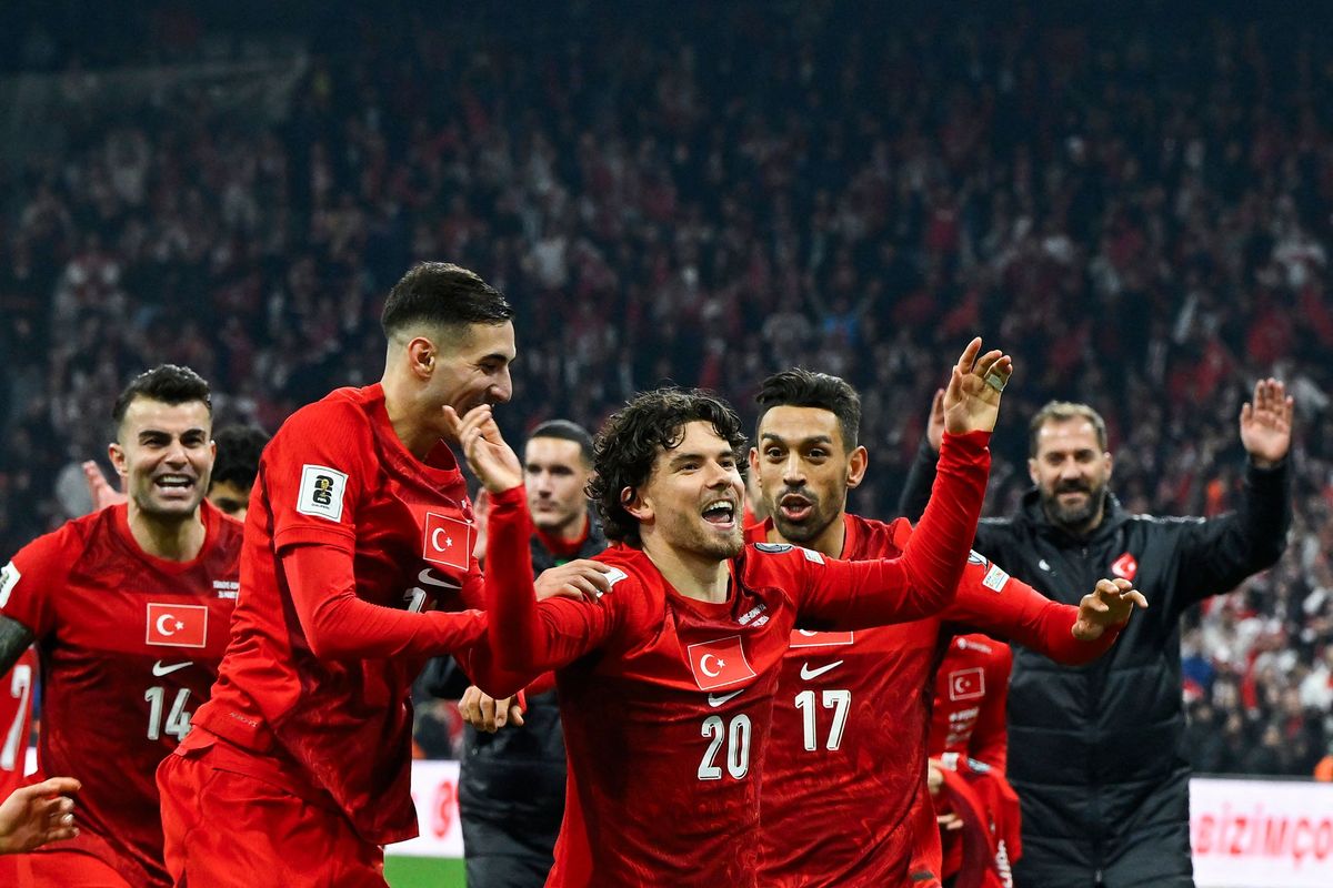 Sieg über Rumänien: Türkei darf weiter von der WM-Teilnahme träumen