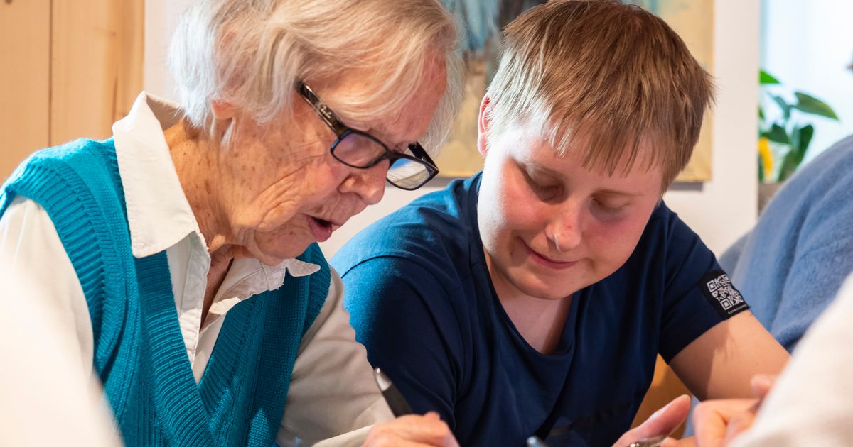 -Wo-finde-ich-nochmal-Sch-ler-helfen-SeniorInnen-bei-Fragen-rund-um-Handy-Tablet-und-Co