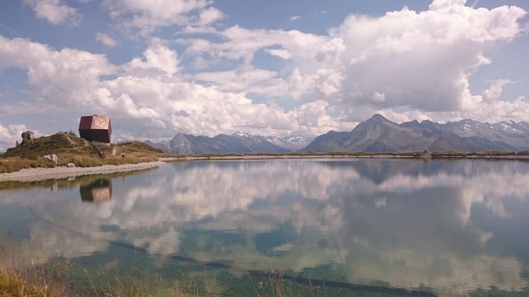 Finkenberger Penken mit der Granatkapelle und dem Beschneiungssee, Blick Richtung Ahorn und Zillergrund.