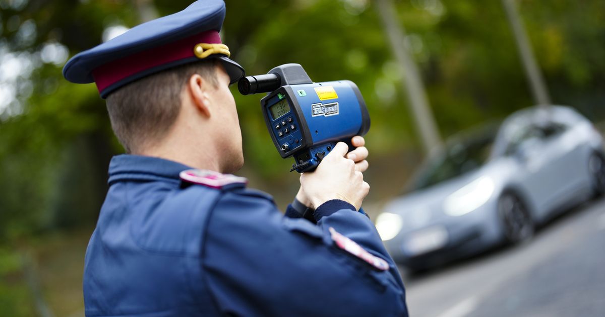 Junger-Raser-berholte-im-Ortsgebiet-von-Neustift-mehrere-Autos