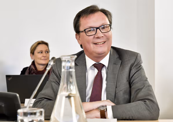 "Ich halte den damaligen Vergleich nach wie vor für sinnvoll." ... zeigt sich Darabos unbeirrbar.