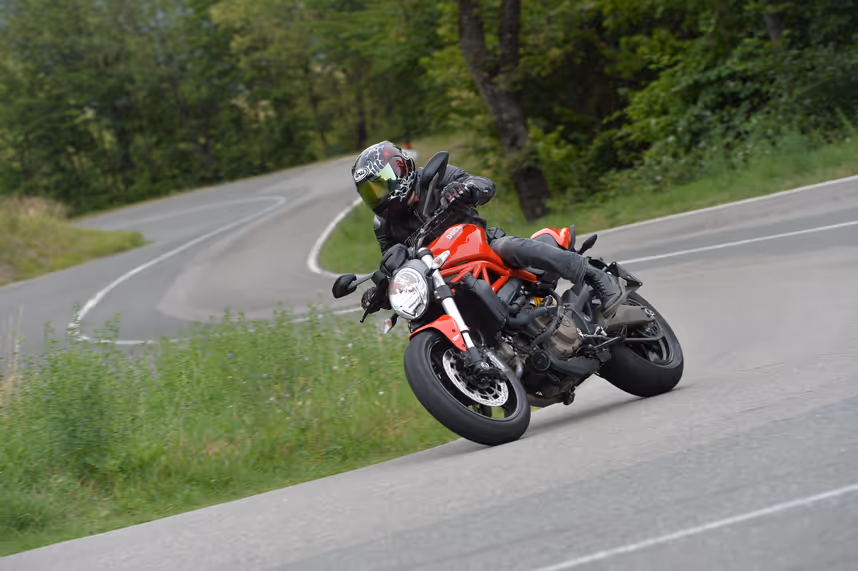 Das Monster tobt unverkleidet