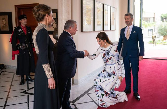 Kronprinzessin Mary aus Dänemark mit Ehemann Frederik mit dem jordanischen Königspaar. 