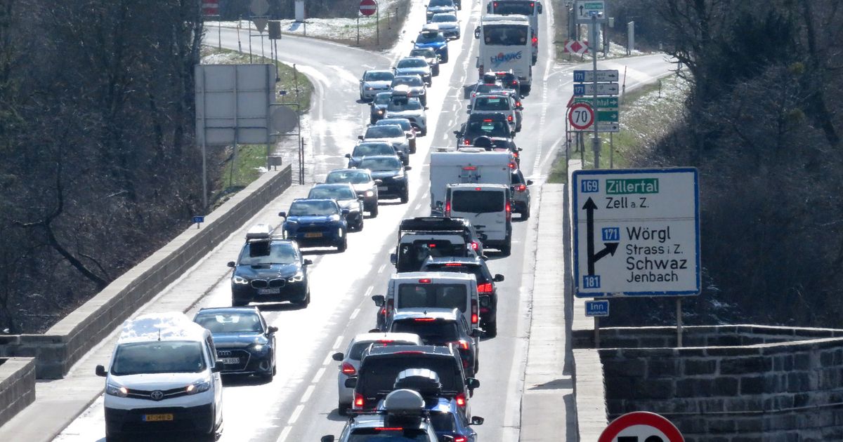 Schichtwechsel-bei-Semesterferien-Kilometerlange-Staus-auf-Tirols-Stra-en