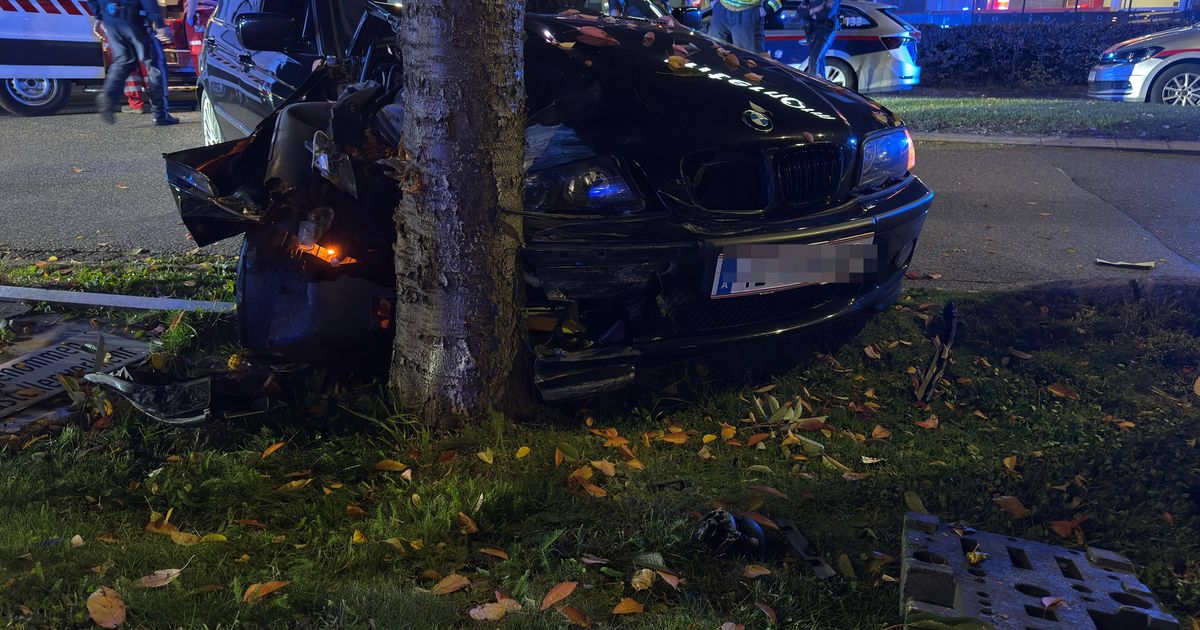 Gegen-Baum-geprallt-Ein-Verletzter-bei-n-chtlichem-Unfall-in-Innsbruck