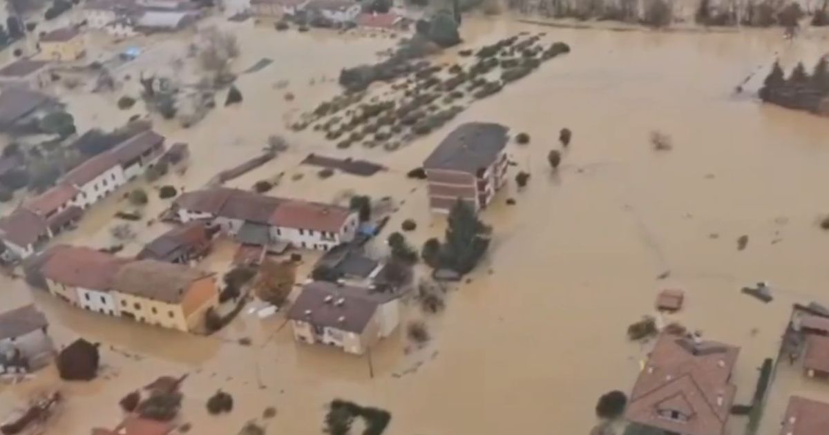 Unwetter-in-Friaul-in-Italien-Zwei-Vermisste-nach-Hauseinst-rzen