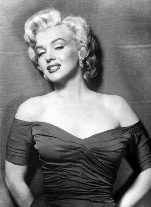 Marilyn Monroe:  Sobald sie nervös wurde, begann die Filmikone zu stottern. Durch eine Sprachtherapie lernte sie, problemlos zu reden.