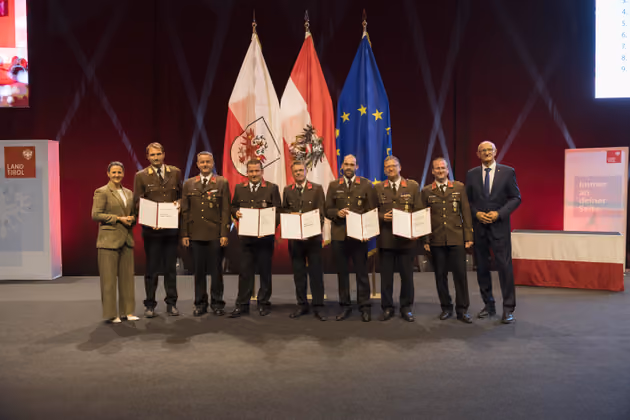 Geehrt wurden unter anderem auch Katastrophenhilfszüge der Feuerwehr.
 
