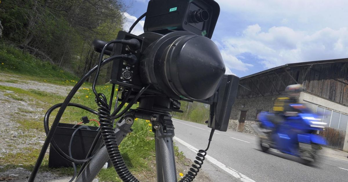 Mehr-als-doppelt-so-schnell-wie-erlaubt-Auto-von-29-J-hrigem-in-Strassen-beschlagnahmt