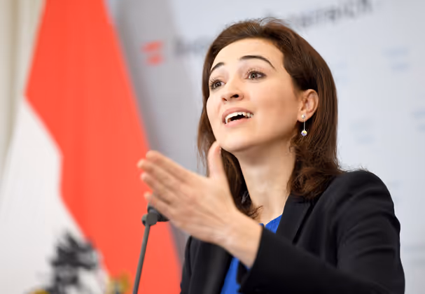 "Das Ruder für die Justiz war immer bei mir." Ministerin Alma Zadic (Grüne) sieht sich und nicht die ÖVP am Steuer.
