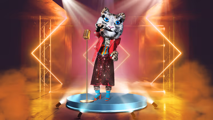 Ein zusätzliches Rätsel: Der TIGER tritt exklusiv und ausschließlich in der Online-Show „The Masked Singer Ehrmann Tiger“ an – mit allem was dazugehört: Gesangsauftritt, Indizien, wilde Spekulationen und dem größtmöglichen Rateteam – allen Fans.
