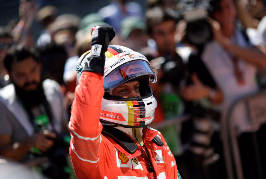 Vettel triumphiert im Brasilien-GP, Hamilton holt sensationell auf