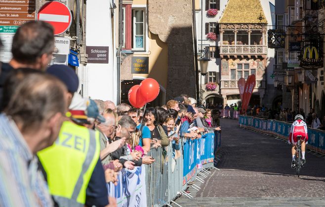Viele kamen in die Innsbrucker Altstadt, um die Athleten anzufeuern.