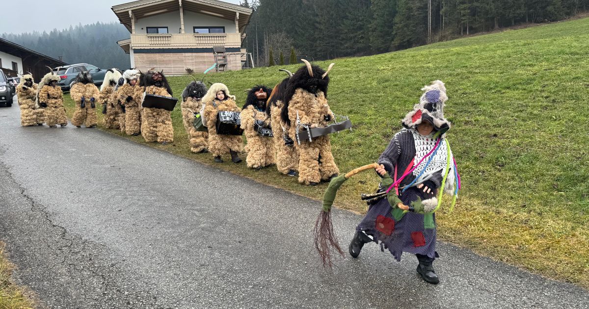 Schaurige-Gestalten-bringen-Haussegen-Im-Unterland-tampern-die-Perchten-auf